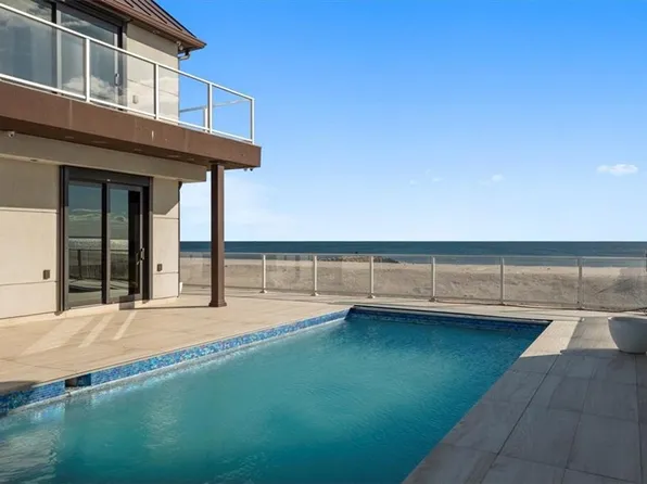125 Beach 135th St, Far Rockaway, NY 11694