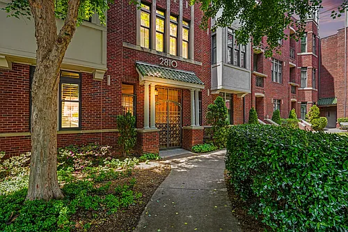 2810 Selwyn Ave #124 Photo 1