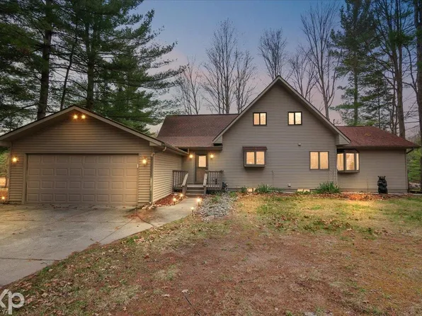 1077 Pineway Dr, Gladwin, MI 48624