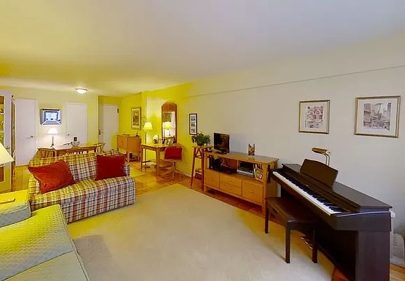 3rd image of 425 E 63rd St APT E6c