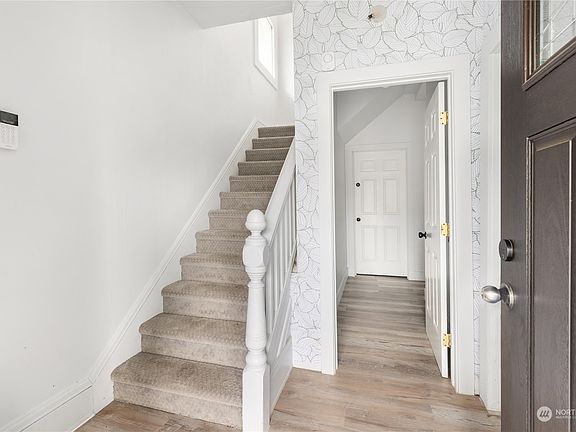 2nd image of 2605 Lombard Ave