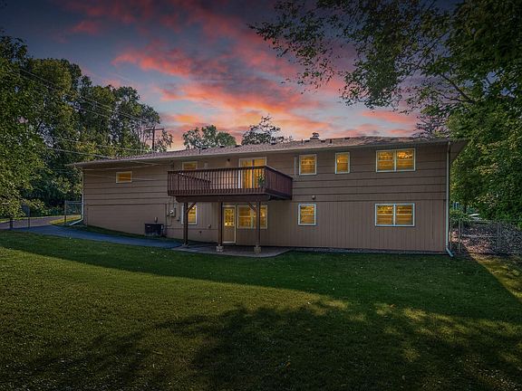 2nd image of 4000 Baker Rd