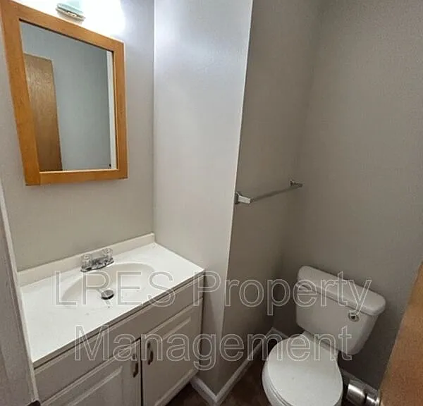 816 W 25th St — Photo 41
