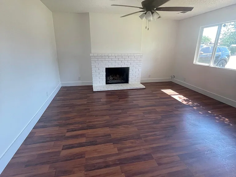 4400 Melody Ln — Photo 4