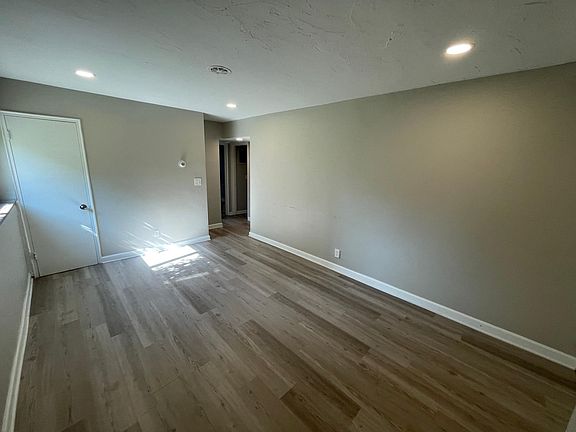 5th image of 18953 Hilliard Blvd APT 1