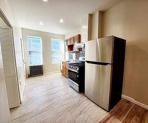 2nd image of 3044 44th St APT 3R