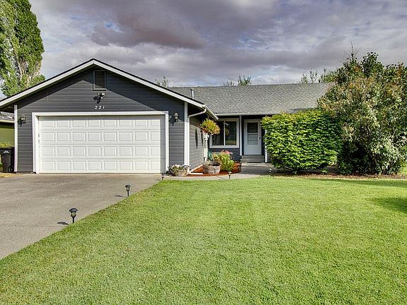 3rd image of 221 Garden Dr