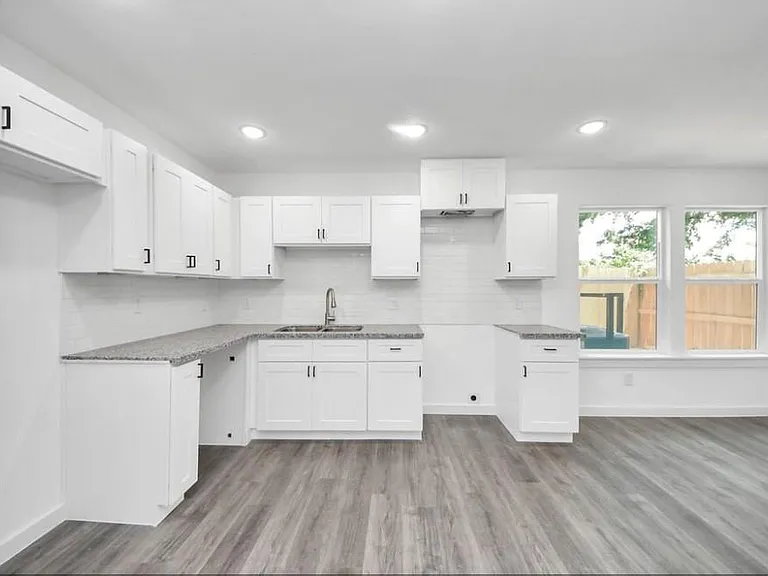 2322 Wavell St #A-B — Photo 9