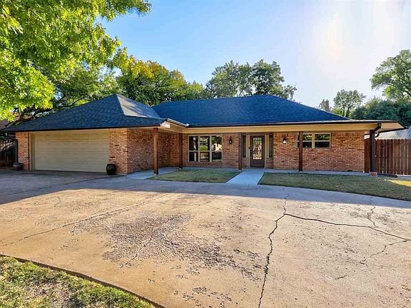 3rd image of 708 NW Heinzwood Cir
