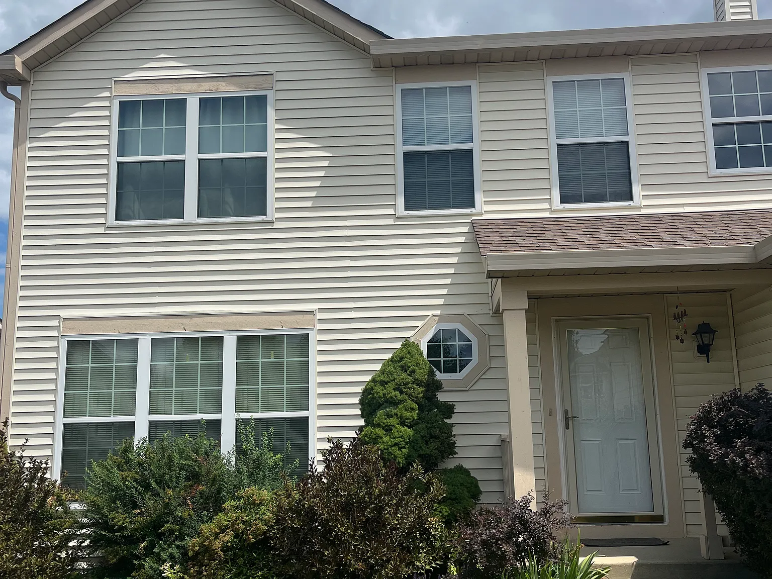 4 bed, 2980 sqft, $3,500 — Photo 2