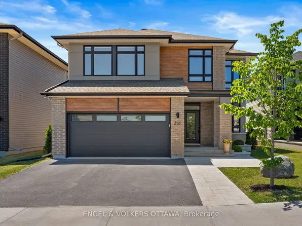 351 Shuttleworth Dr, Ottawa, ON K1T 0T6