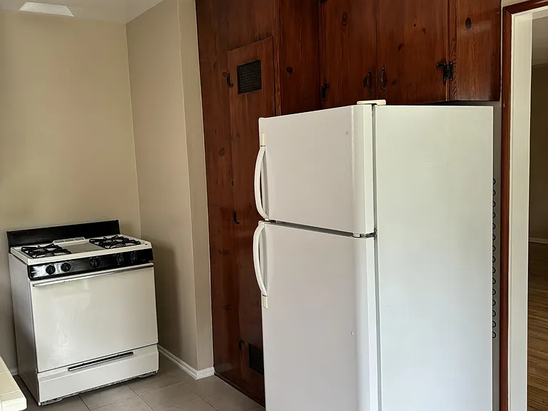 12240 Magnolia Blvd — Photo 9