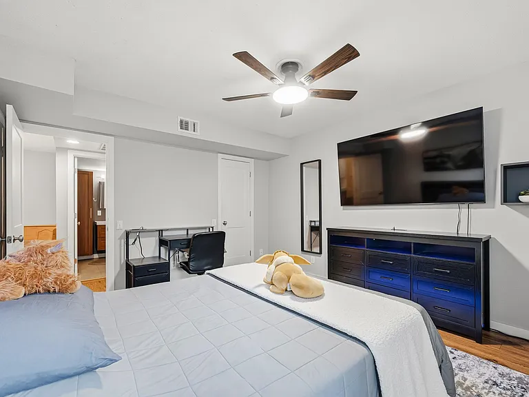 1860 White Oak Dr #242 — Photo 19