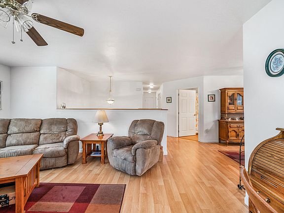 5th image of 32 Birch Cir