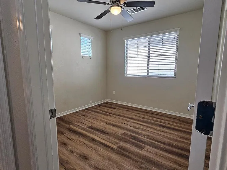 2204 W Le Marche Ave — Photo 7