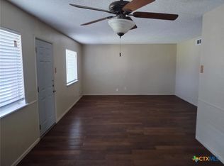 1120 N King St #110, Seguin, TX 78155