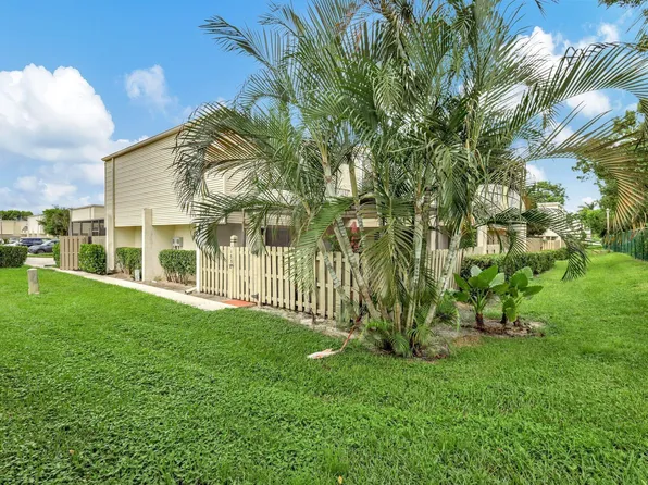 1558 Shaker Cir, Wellington, FL 33414