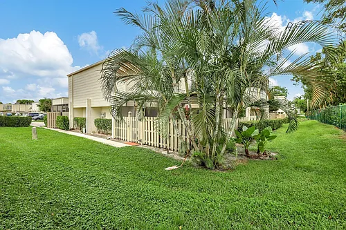 1558 Shaker Cir Photo 1