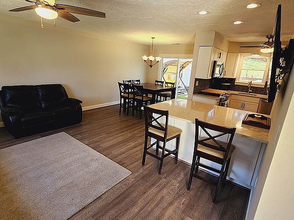 3rd image of 936 Marine Dr