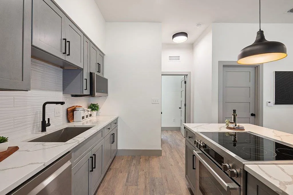 2 bed, 2.5 bath, 940 sqft, $2,249 — Photo 4