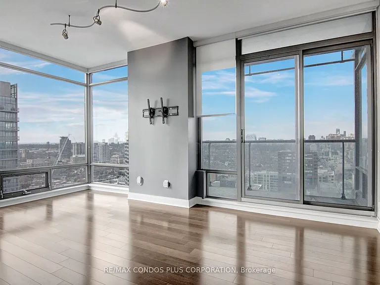 18 Yorkville Ave #2505 — Photo 18