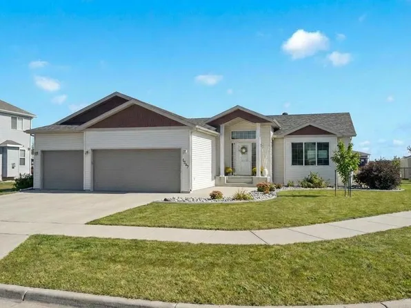 1557 Johnson Dr S, Moorhead, MN 56560