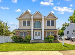 40 Indiana St, Hicksville, NY 11801