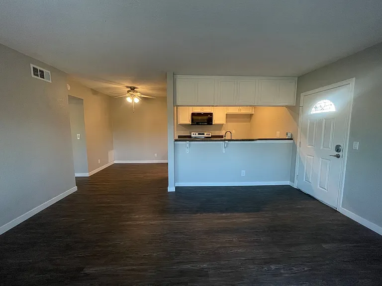 Park Plaza Apartments — Photo 52