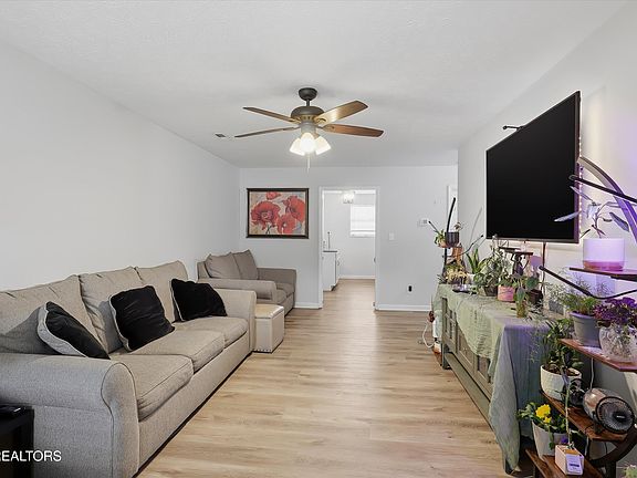 5th image of 304 Teal Dr