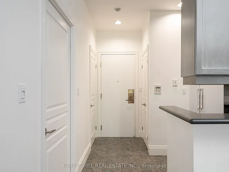 102 Bloor St W #708 — Photo 6