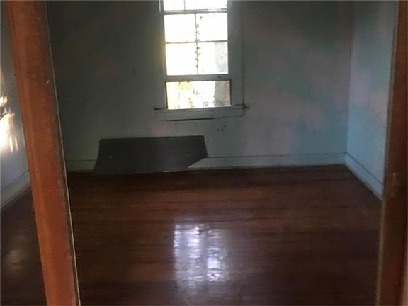 3rd image of 4509 Elba St