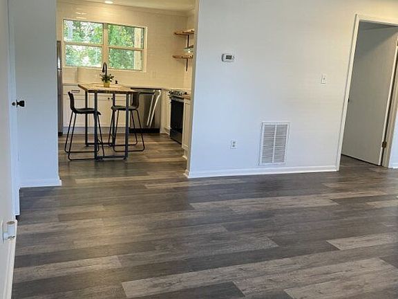 3rd image of 25B Pine Ln APT 4