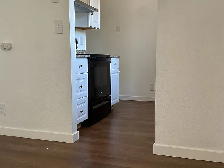 360 NW Elm St #A — Photo 3