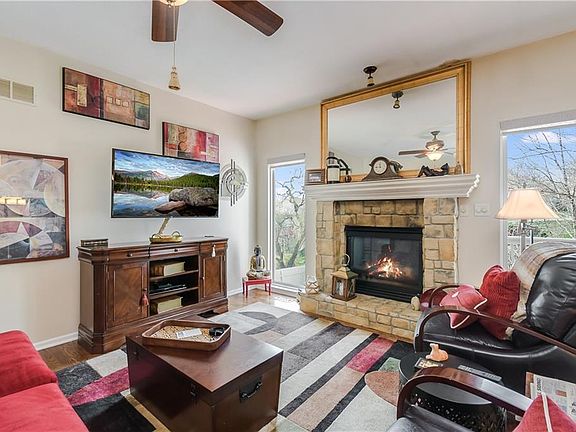 4th image of 1119 SE Skyview Dr