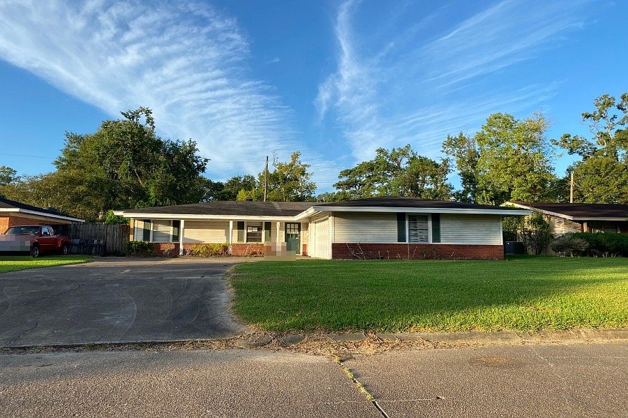 1st image of 140 Berkshire Ln
