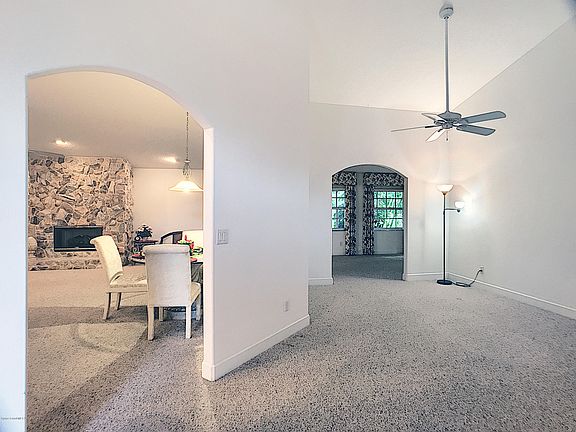 3rd image of 1309 Palace Dr