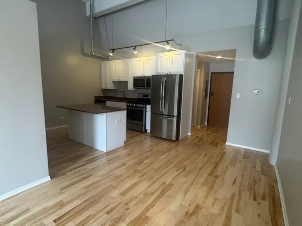 2000 S Michigan Ave APT 312, Chicago, IL 60616