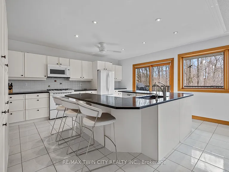 36 Maple Hill Dr — Photo 14