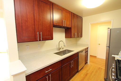 3rd image of 1380 Greenwich St APT 107