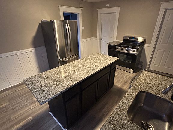 2nd image of 154 Daly Ave #3