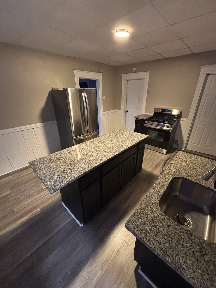 Building Photo - 154 Daly Ave #3