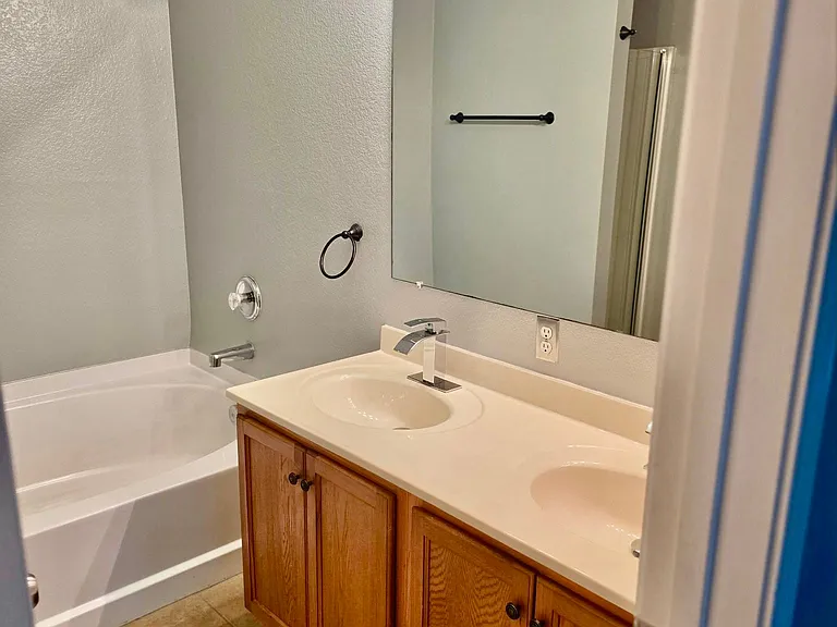 1217 Evergreen St — Photo 7