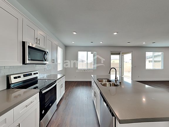3rd image of 10420 Medusita St