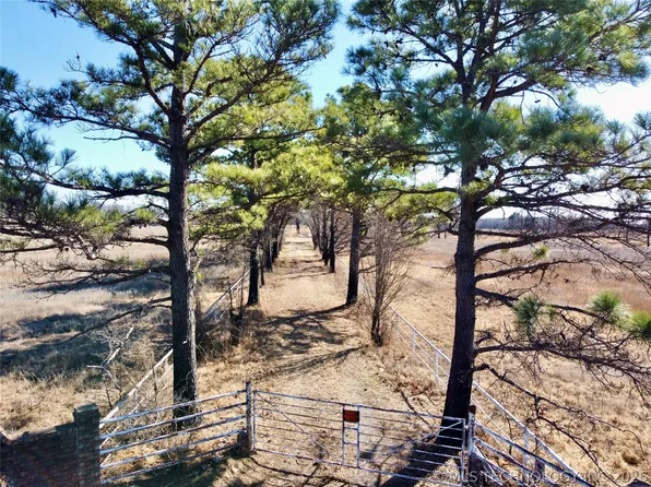 402336 E 1100th Rd, Henryetta, OK 74437