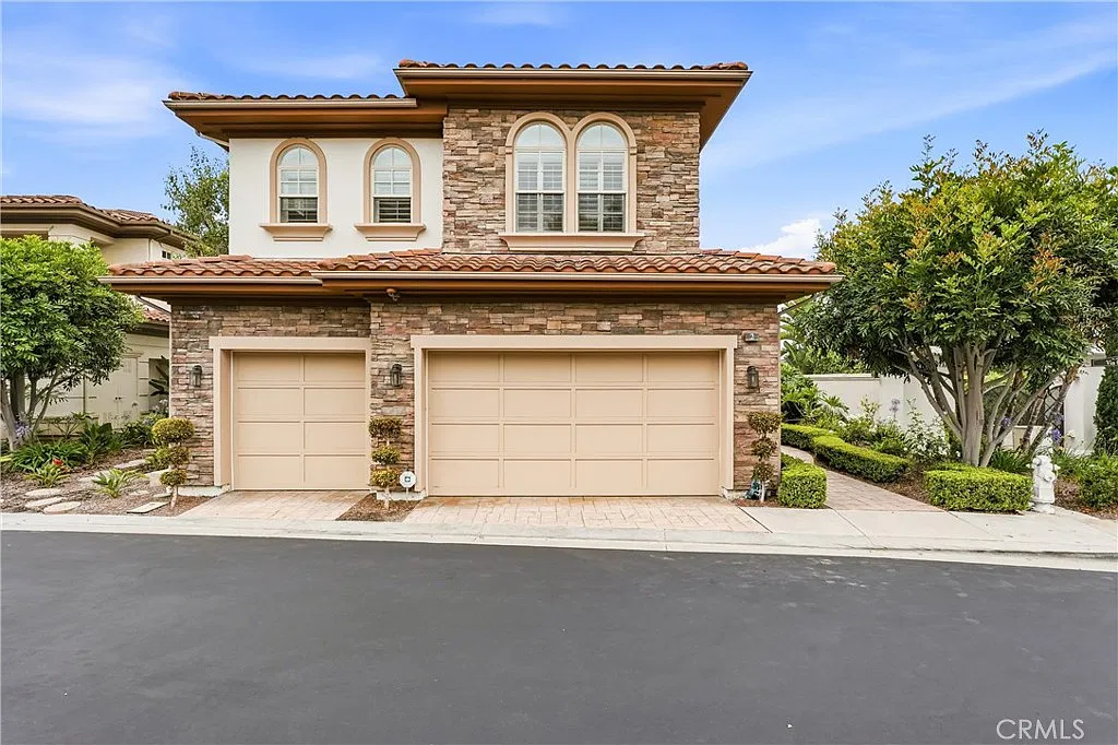 4 bed, 4.5 bath, 4440 sqft, $16,000 — Photo 1