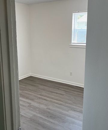 4th image of 4416 Lynn Ln #75