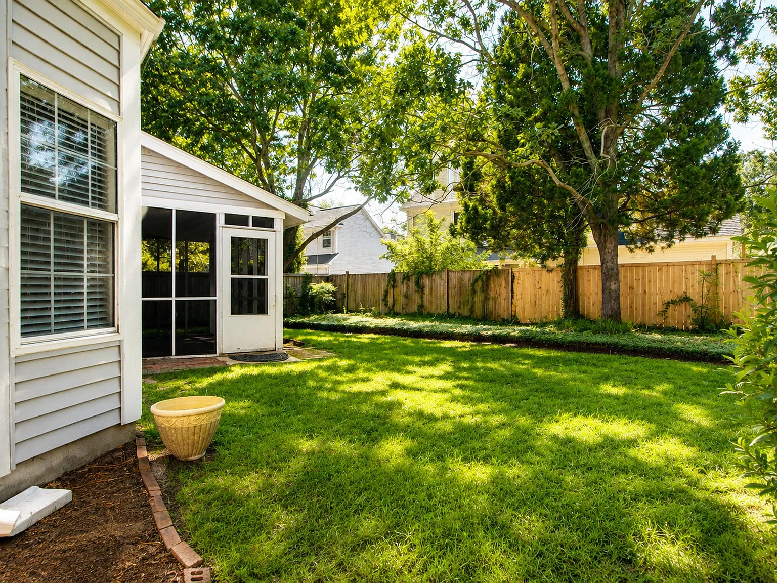 3 bed, 2.5 bath, 2011 sqft, $4,195 — Photo 4