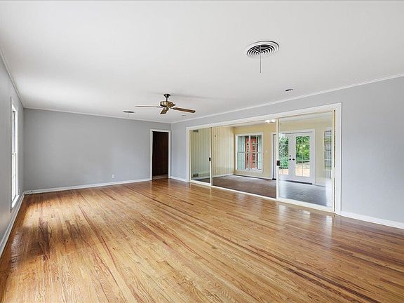 3rd image of 5590 Clinton St