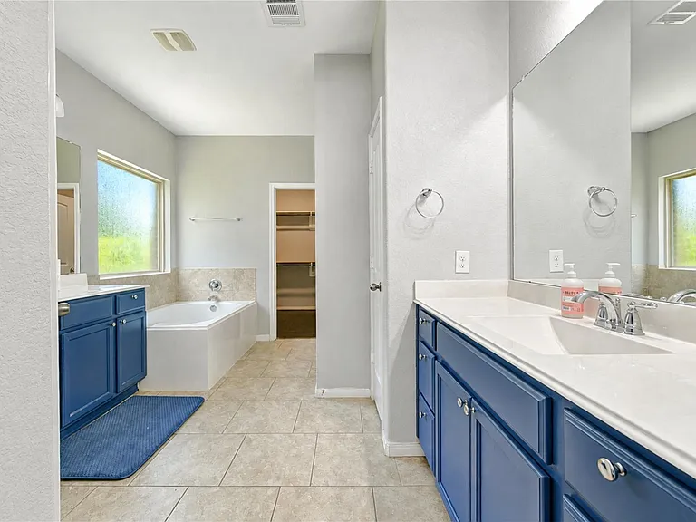 9802 Massanutten Ln — Photo 37