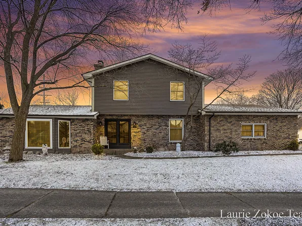 2011 Cherry Run Dr NW, Grand Rapids, MI 49504